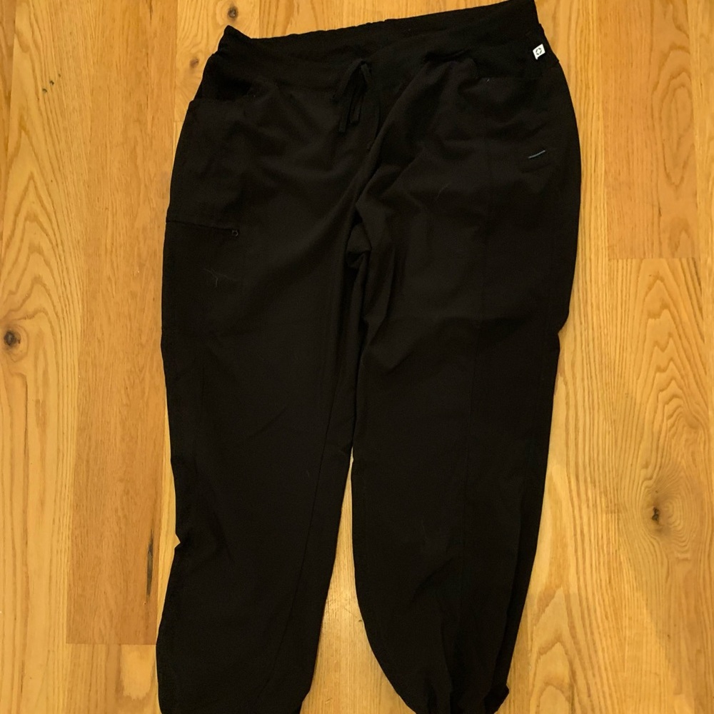 Women’s Cherokee infinity scrub bottoms